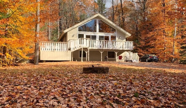 Beautiful 3 Bedroom Ski Home, close to Ski Areas/walking distance to Storyland!