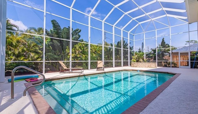 Beautiful 4 bedroom, 3 bath w/heated swimming pool home 14 mins from the beach
