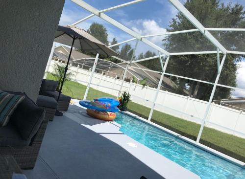Beautiful 5BR home near Disney with private pool, large yard & BBQ