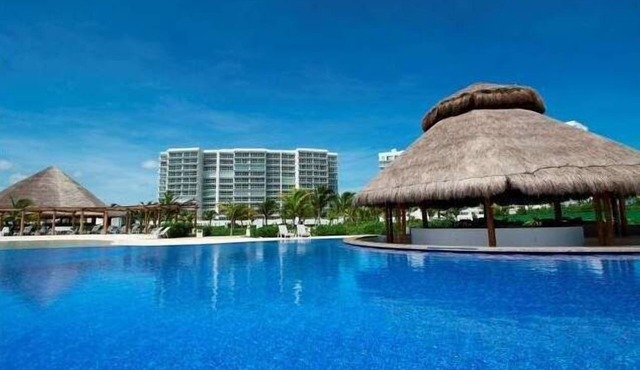 Beautiful Beach Front Condo, Full Equipped, Clean And Safe.