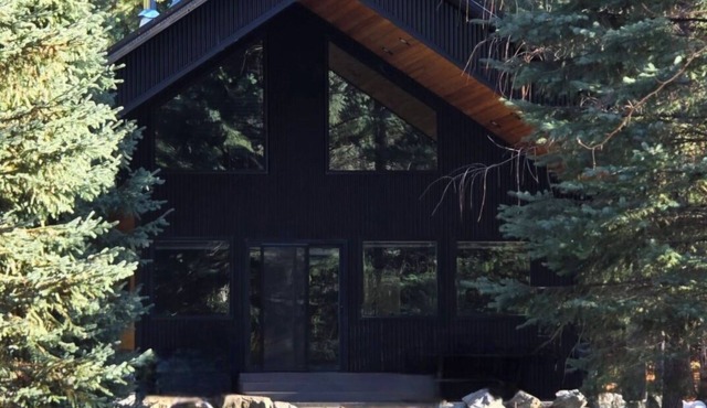 Beautiful Coeur d'Alene River Waterfront Cabin