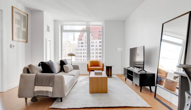 Beautiful Downtown 1BR w/Gym & W/D, near South Station, by Blueground