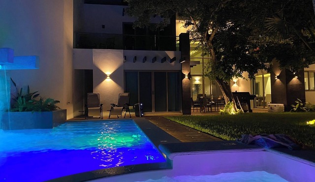 Beautiful spacious home 2 blocks from the ocean in the heart of downtown Cozumel