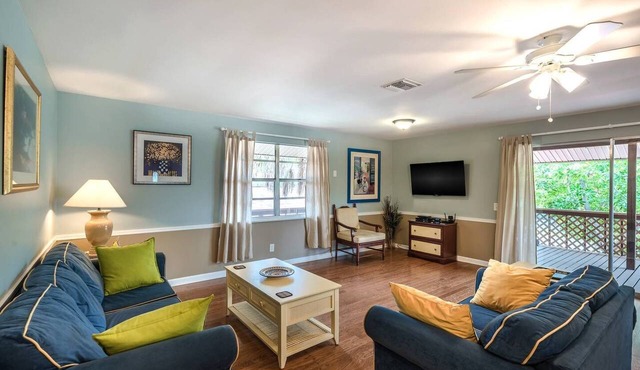 Best Location 2 - In the Heart of IRB - Close to Everything and the Beach
