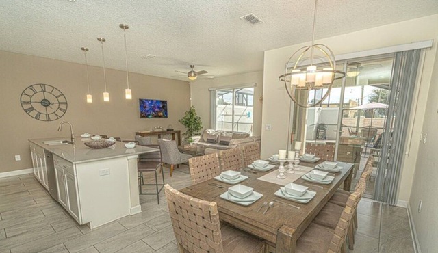 BeSt LoCaTiOn! 4Bd/3Bt w/pool 10min Disney-Orlando