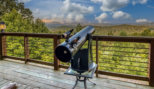BigFoot Lodge Amazing Long Range Views Hot Tub Fire Pit Near Blue Ridge