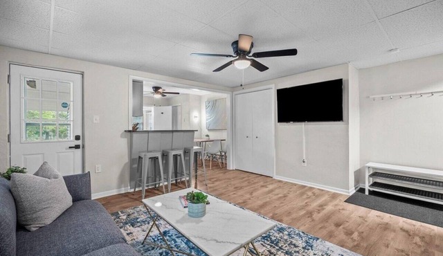 Bloomfield/Pittsburgh Bright & Spacious 2BD w/Prkg