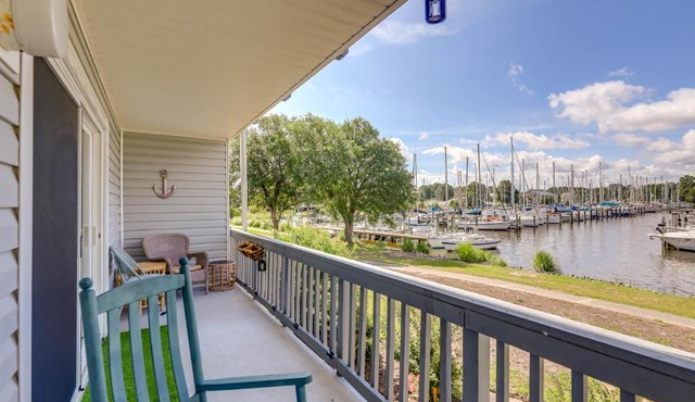 Blue Pelican River Oasis on the Neus! Walk to Pier