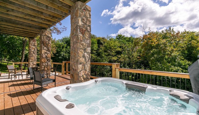 Blue Ridge Vista - Seven Devils with big views, four levels, pool table, pets