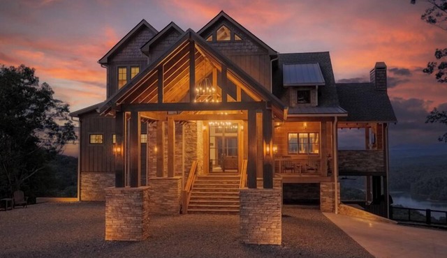 BLUESTONE - Panoramic Lake and Mountain Views | Mountain Modern Luxury | Hot Tub