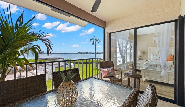 Boca Ciega Bay Two Bedroom Two bath Beauty