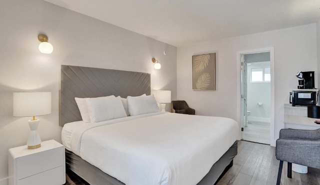 Botanica Ocean Blvd King Suite
