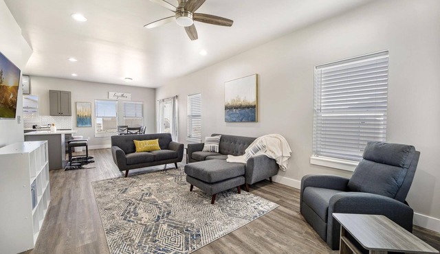 Brand New Construction 2 level townhome Central TF 899