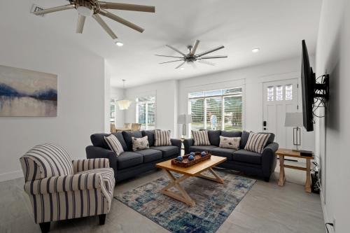 Brand NEW Expansive Coastal Home w/Custom Furnishings Sleeps 15
