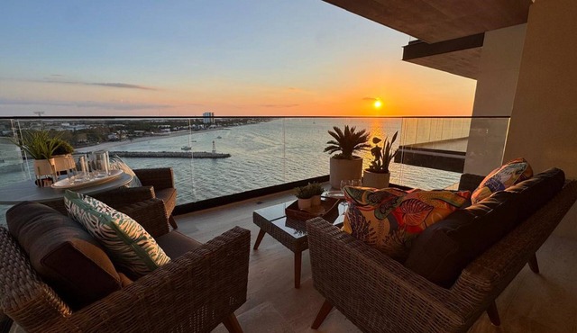 Breathtaking 2BR deluxe condo with stunning views