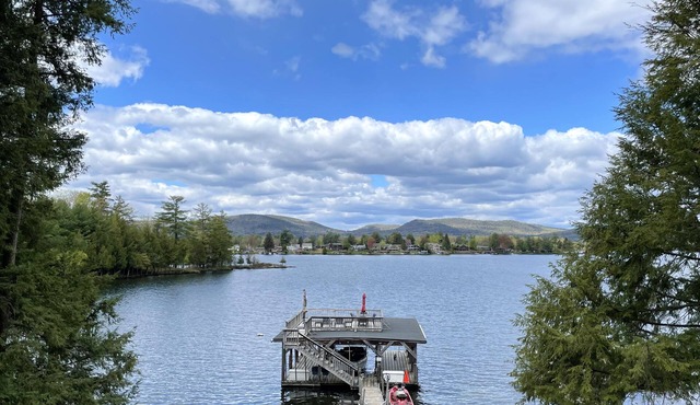 Breathtaking Log Cabin Directly on Lake George 5bd