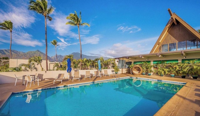 Breathtaking Maui Beach Retreat | Spacious Ocean View Retreat Perfect for Couple