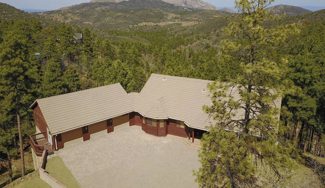 Breathtaking Treetop 5600 Square Foot Mountainside Lodge