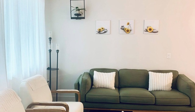 Bright 2-bed 2 bath apartment in Midtown Phoenix.