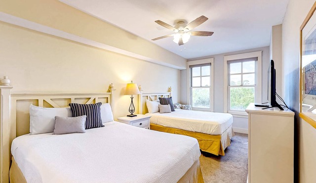 Bright & cozy coastal condo with shared pools, hot tubs, fast WiFi & central AC