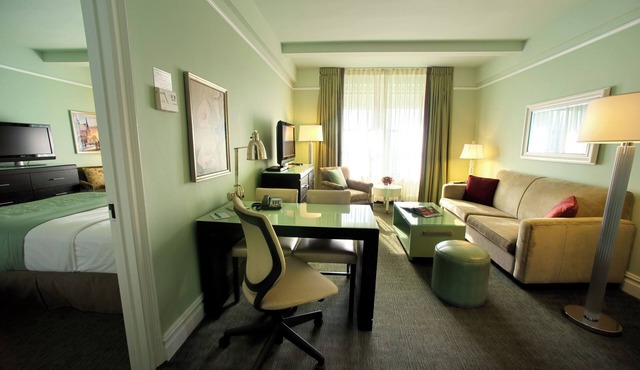 Bright King Suite | Full Kitchen | 0.2 Mi to Museum of Natural History