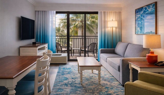 Bright Seaside Suite with Partial Views & Relaxed Vibes