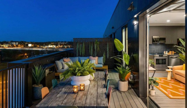 Bright Side - Penthouse Rooftop Deck - Downtown Views