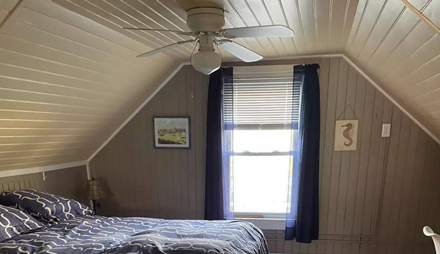 Bristol, RI recently renovated waterfront cottage