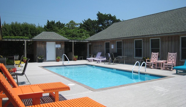 Cabana I: Perfect getaway for two that offers a shared pool.