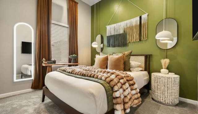 Calm Couples Retreat | Designer Condo | No Stairs