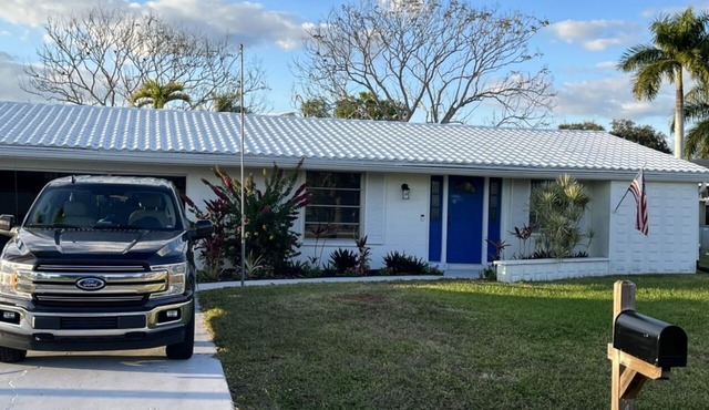 Canal house minutes from downtown Fort Myers