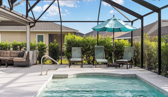 Captain's Cottage - 3/2 with a POOL & Golf Cart