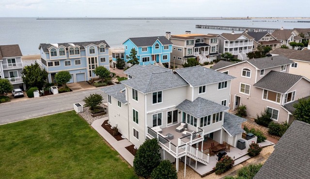 CASA SERENDIPITY - 7BD & 4.5BA - Sleeps 16 - Steps from the Beach! *Dog Friendly*