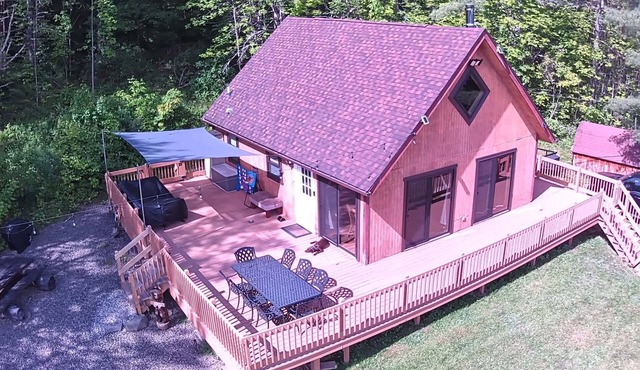 Catskill Retreat! Covered hot tub, wash/dry, EV, DOG FRIENDLY