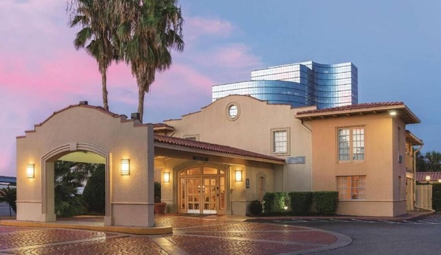 Causeway Inn - Metairie