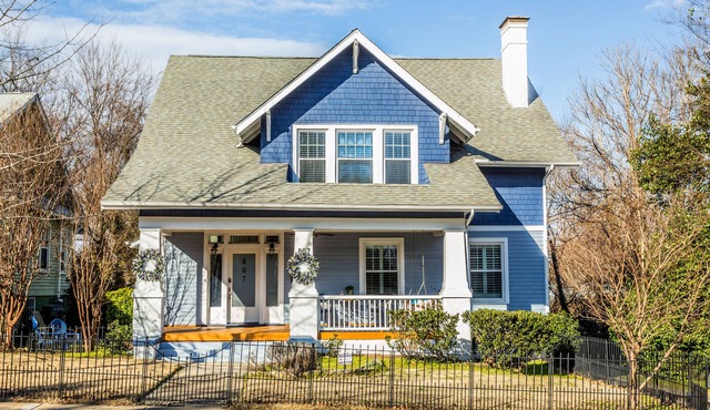 Center Downtown Raleigh, 2900sqft Home, Fenced, Porch, Grill, Clean Stylish New