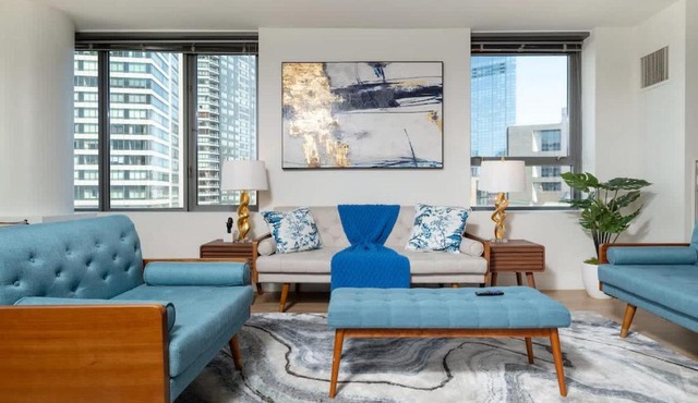 Central 2BR Condo in Downtown Boston & T-Station