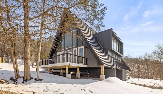 Chalet w/Hot Tub, Deck, Game Room & EV Charger