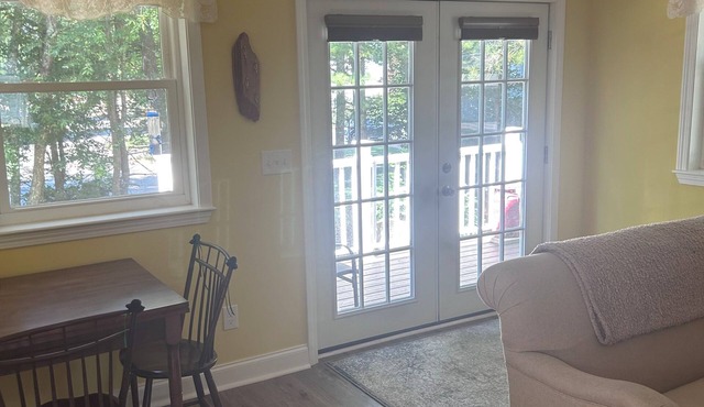 Charming 1-bedroom apartment in welcoming Barrington with AC