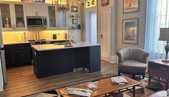 Charming 1-bedroom apartment in lovely Historic Covington with modern amenities