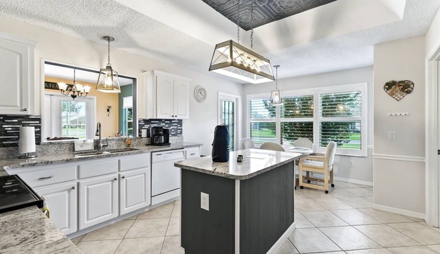 Charming 2/2 Designer Home in The Villages – Your Florida Retreat Awaits!