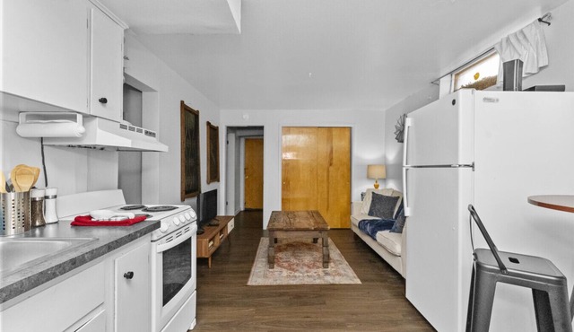 Charming 2 Bedroom Apartment