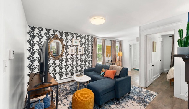 Charming 2-bedroom apartment near Providence