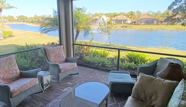 Charming 2-BR plus villa with WiFi, fitness, pool & pickleball in Bonita Springs