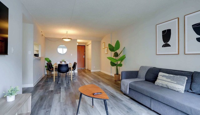 Charming 2BR Apt in Great Location