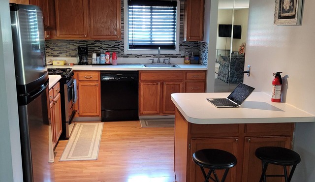 Charming 3-bedrooms, 2 full baths homen