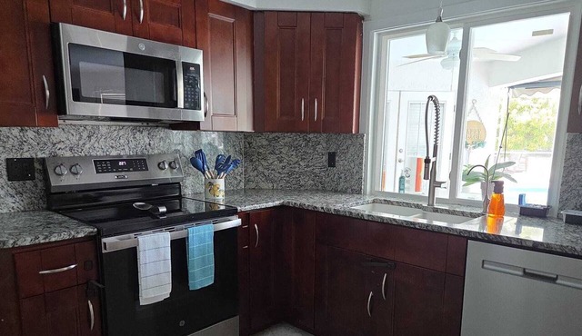 Charming 3-bedroom house with AC in terrific Sarasota