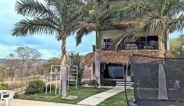 Charming 5-bedroom house with AC, WiFi in beautiful Bajos de Chila