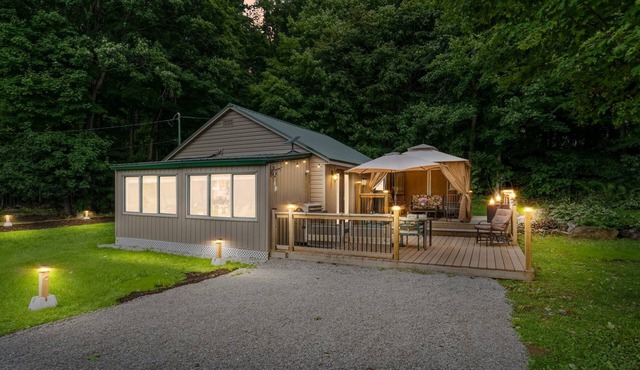 Charming Cabin w Large Yard—Near Rideau Lakes
