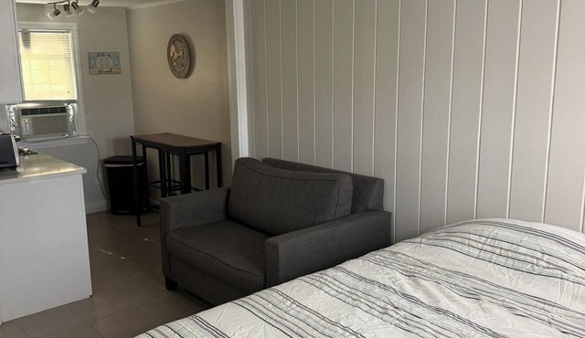 Charming condo efficiency in peaceful Dennisport with WiFi, AC